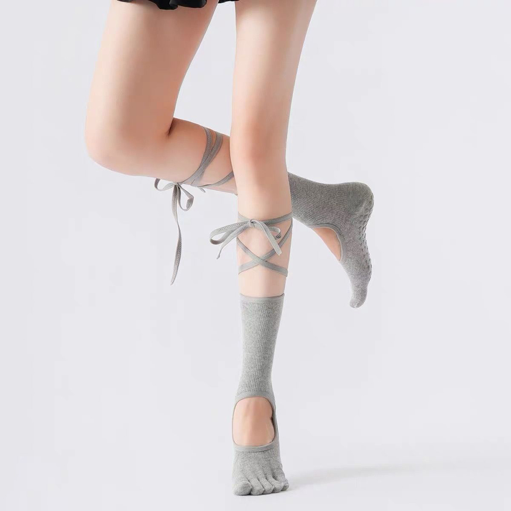 Kaus Kaki Yoga Ballet dengan T - Pilates & Yoga Wohlfühlen Forchheim ulasan dan harga